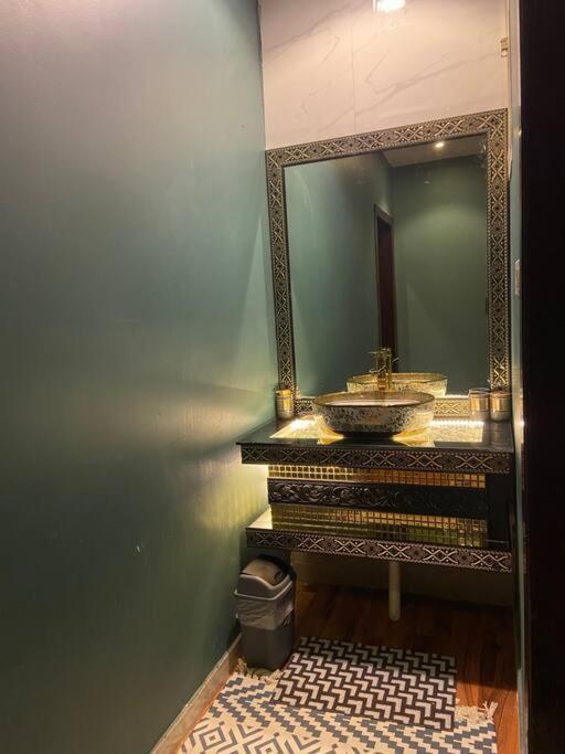 استديو بتصميم كلاسيكي أنيق ودخول ذاتي Apartment Riyadh