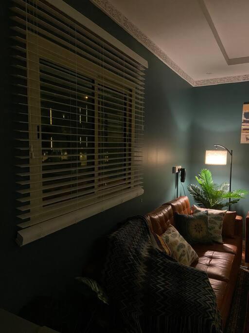 استديو بتصميم كلاسيكي أنيق ودخول ذاتي Apartment *
